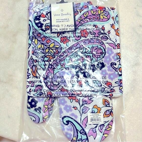 Vera Bradley Maddalena Paisley Soft Oven Mitt and Potholder Set - Picture 2 of 4
